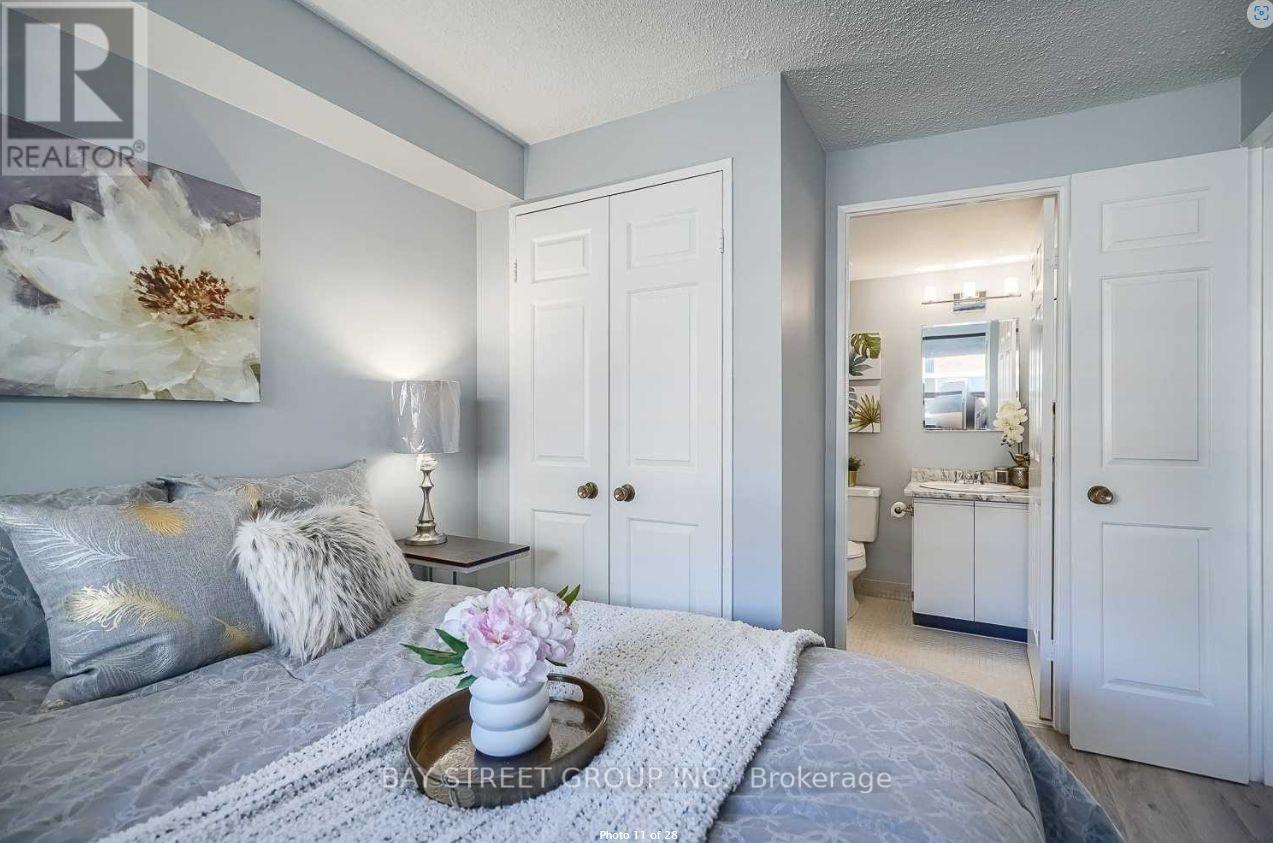 Photo 6 of 652 53 Mccaul Street, Toronto ON