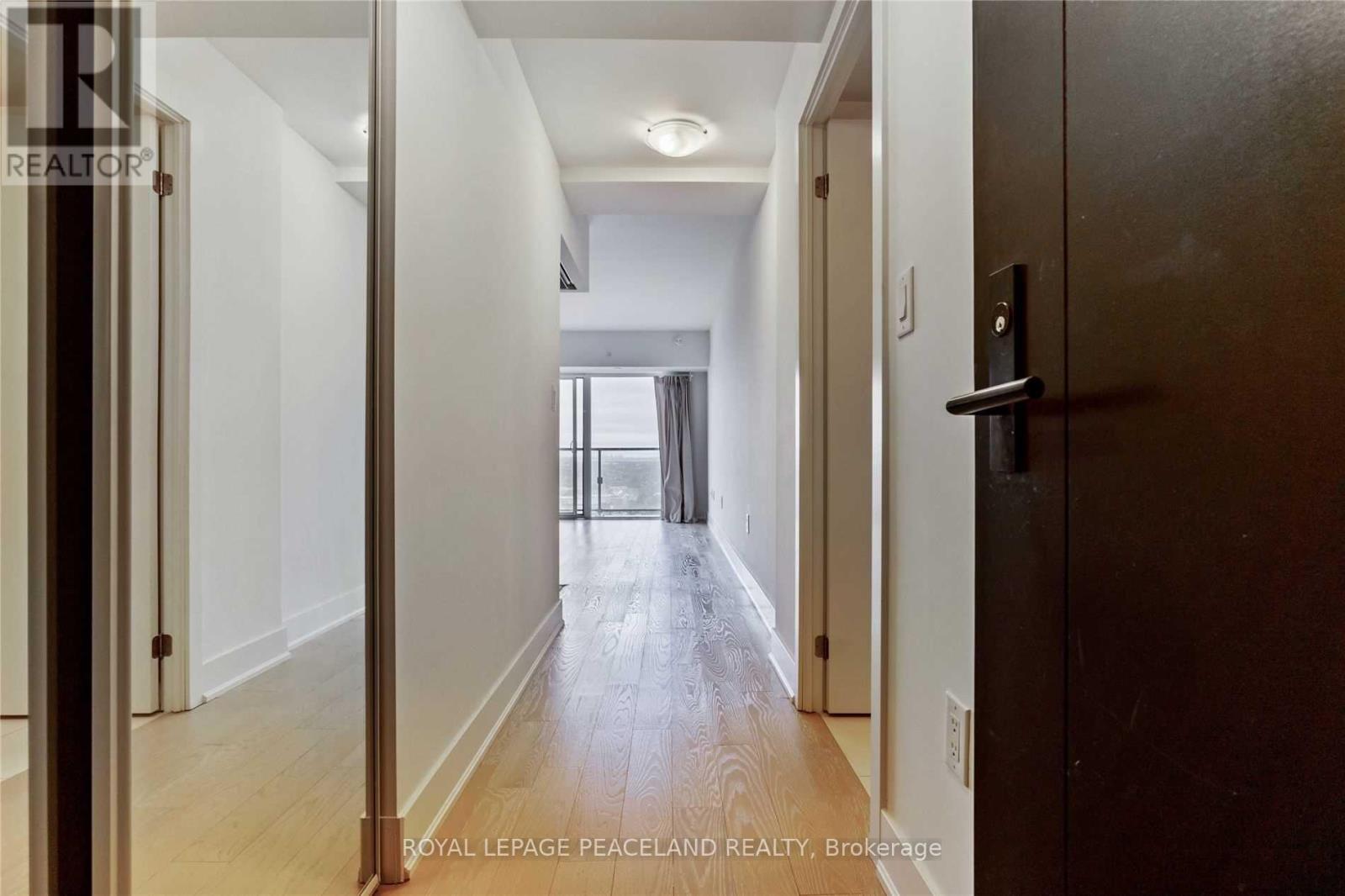 Photo 2 of 2911 955 Bay Street, Toronto ON