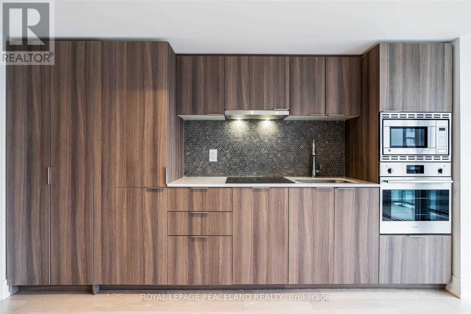 Photo 3 of 2911 955 Bay Street, Toronto ON