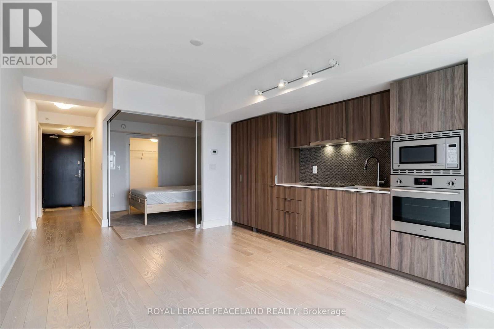 Photo 4 of 2911 955 Bay Street, Toronto ON