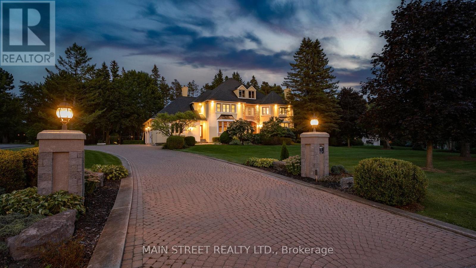 Photo 2 of 9 Cedar Ridge Road, Whitchurchstouffville ON