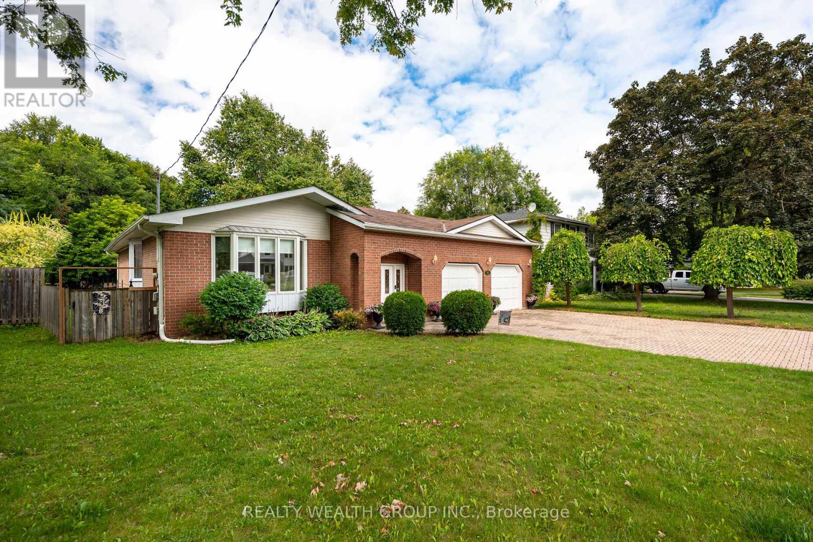 Photo 1 of 86 Alexander Road W, Newmarket ON