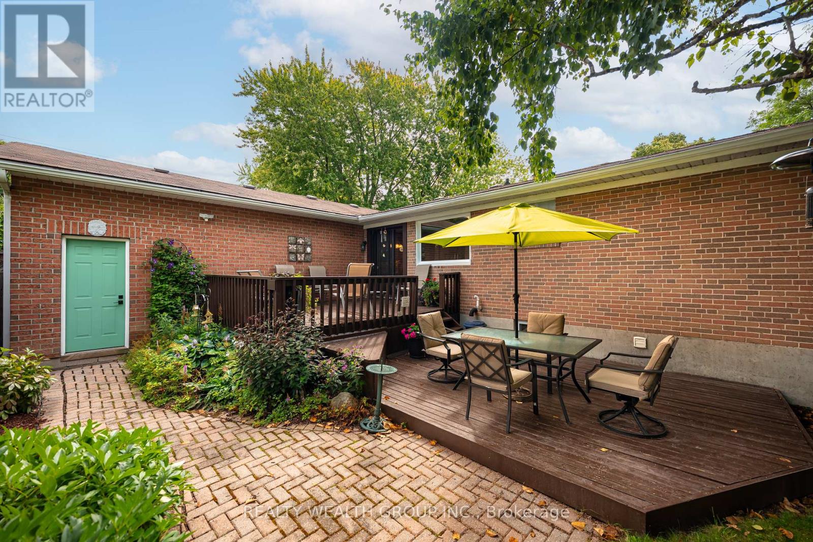 Photo 11 of 86 Alexander Road W, Newmarket ON