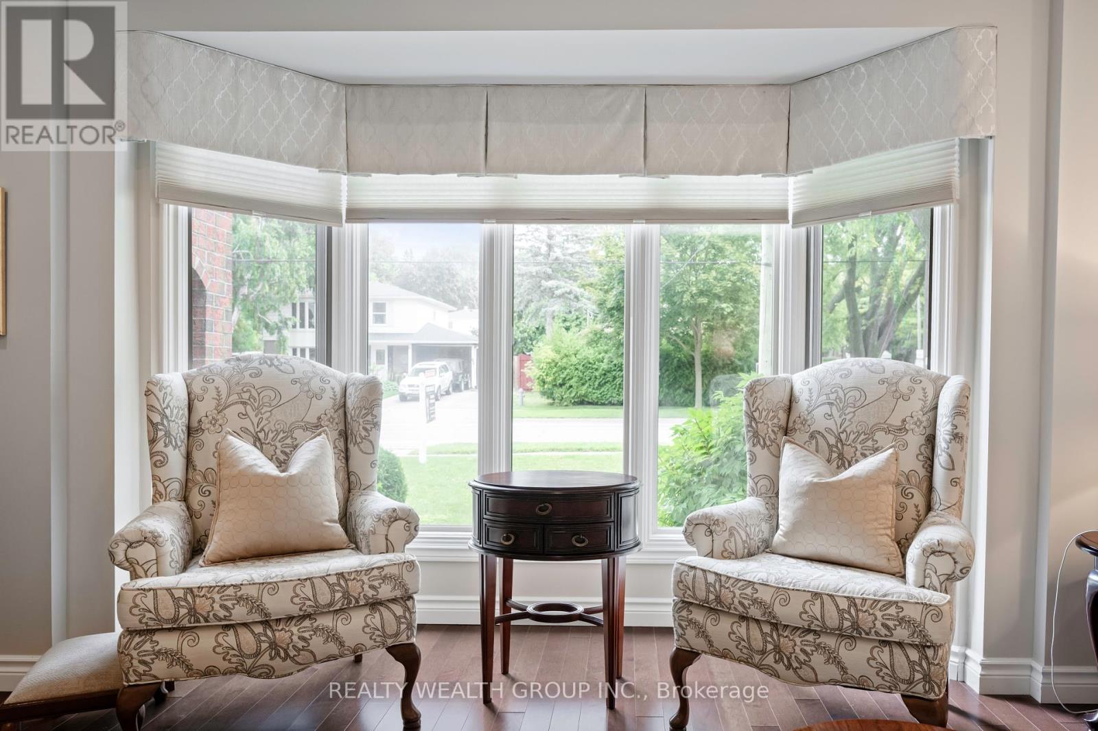 Photo 16 of 86 Alexander Road W, Newmarket ON