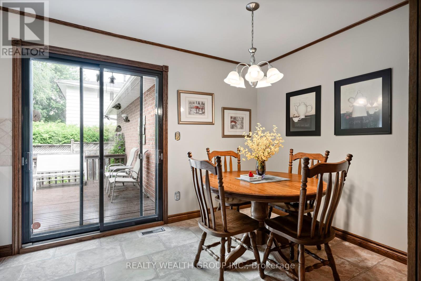 Photo 23 of 86 Alexander Road W, Newmarket ON