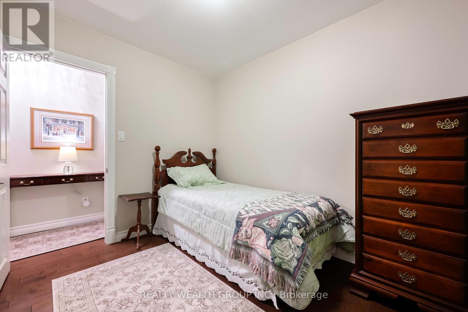 Photo 24 of 86 Alexander Road W, Newmarket ON