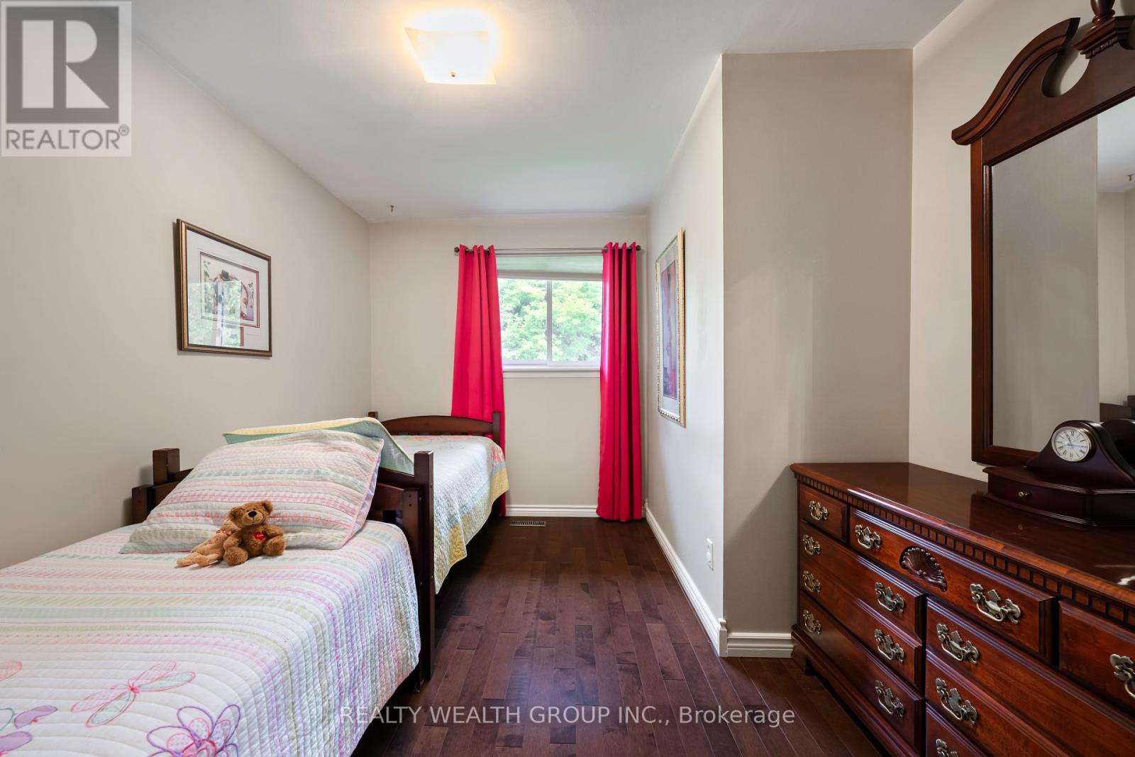 Photo 25 of 86 Alexander Road W, Newmarket ON