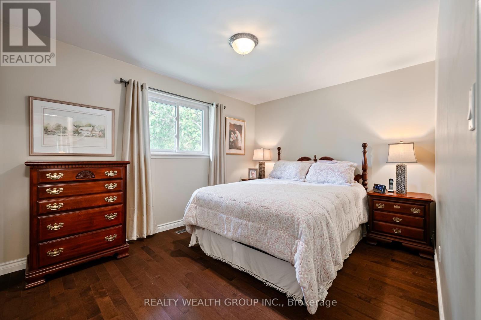 Photo 26 of 86 Alexander Road W, Newmarket ON