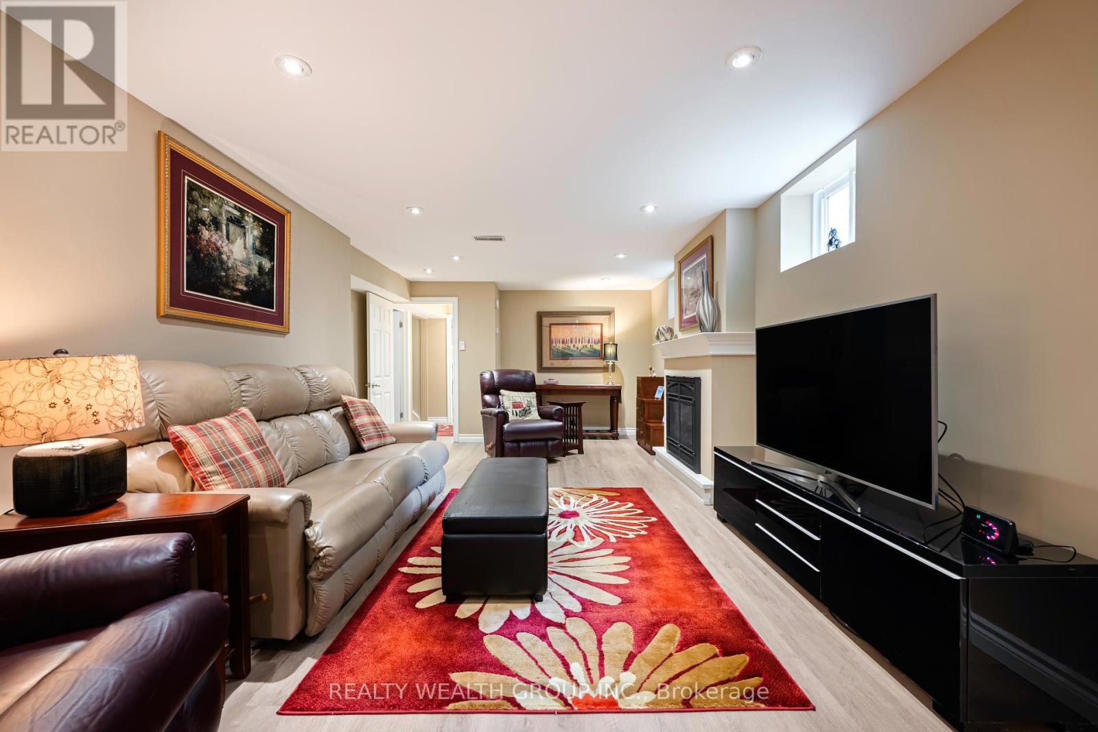 Photo 36 of 86 Alexander Road W, Newmarket ON
