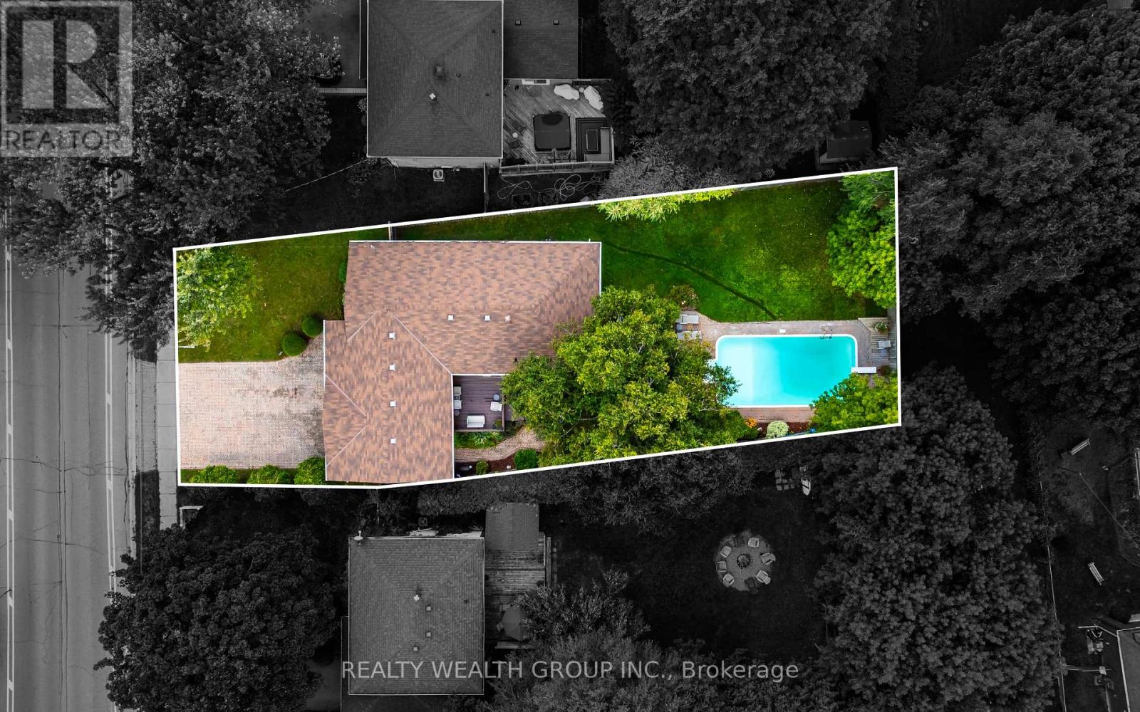 Photo 39 of 86 Alexander Road W, Newmarket ON