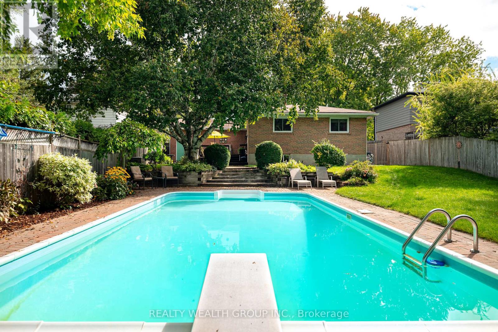Photo 6 of 86 Alexander Road W, Newmarket ON