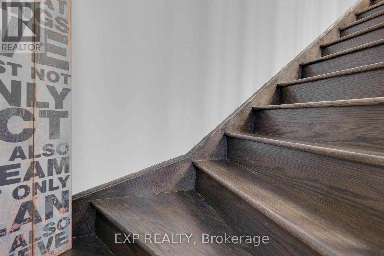 Photo 14 of 112 600 Alex Gardner Circle, Aurora ON
