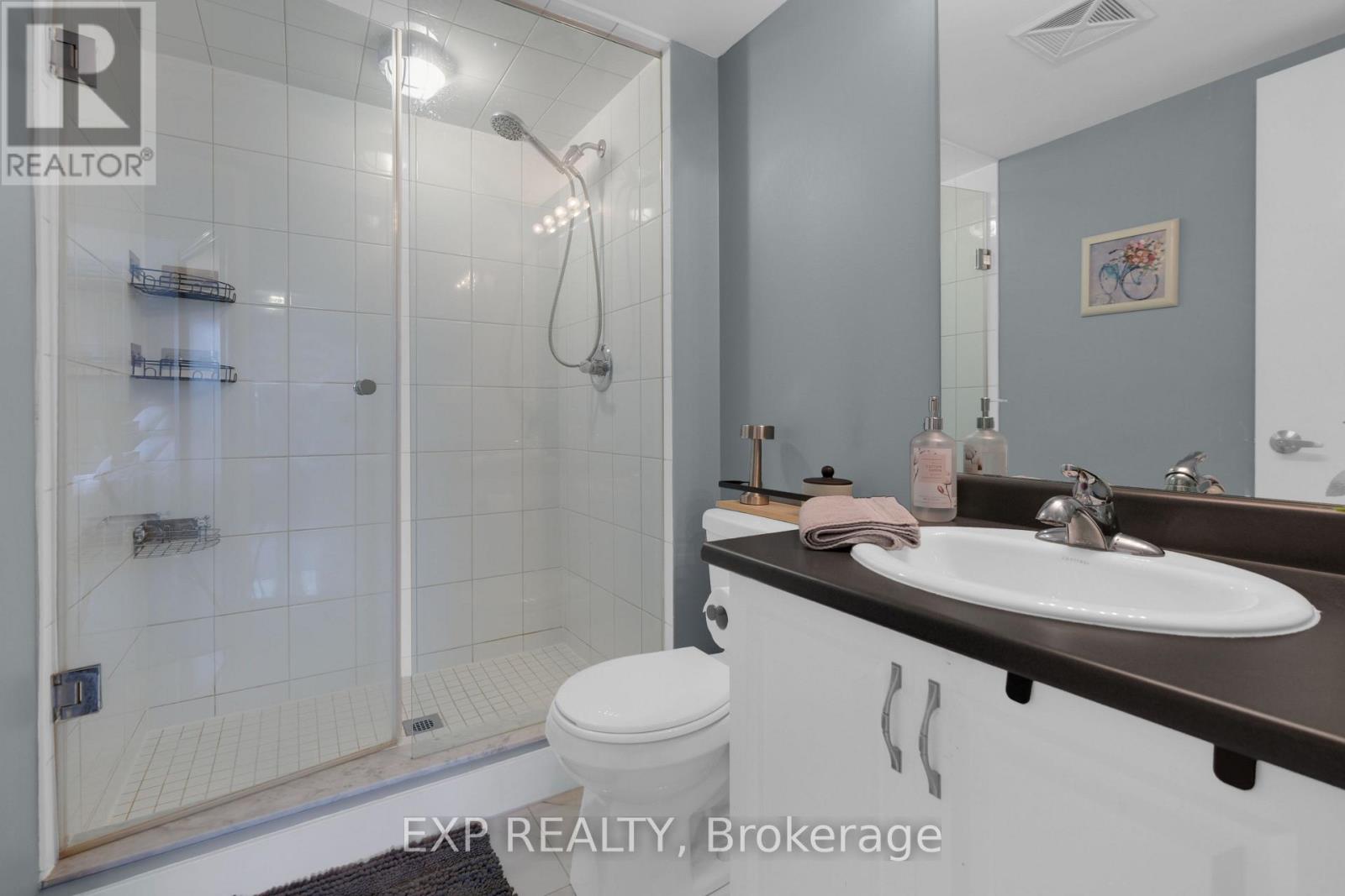Photo 16 of 112 600 Alex Gardner Circle, Aurora ON