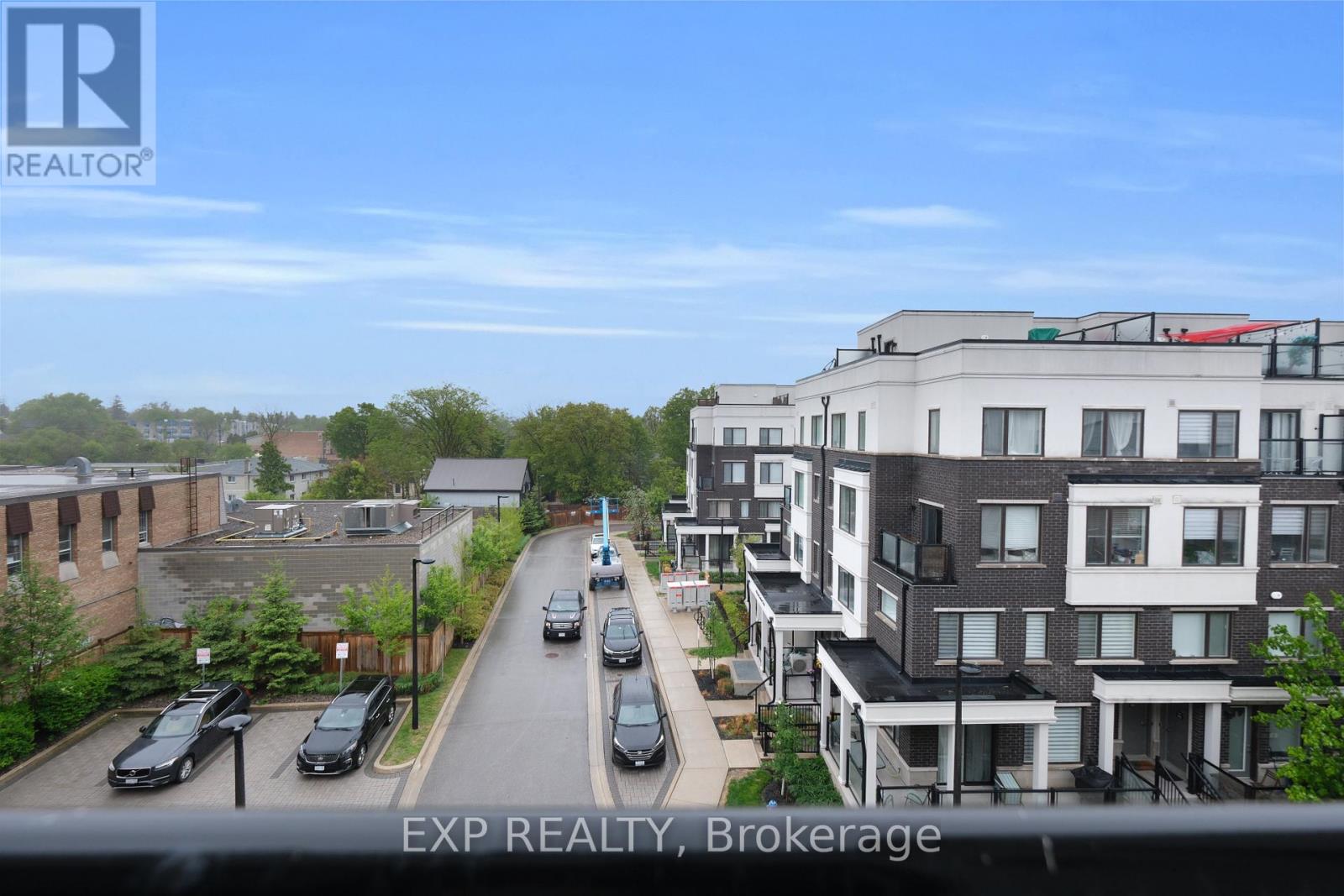 Photo 18 of 112 600 Alex Gardner Circle, Aurora ON