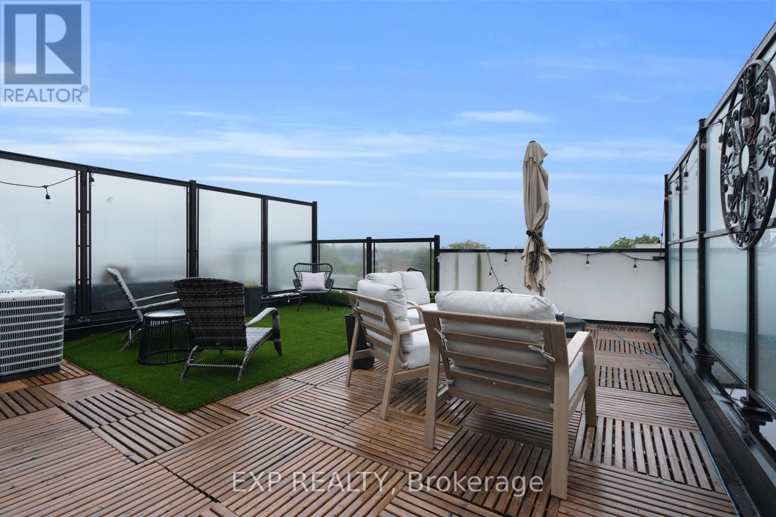 Photo 24 of 112 600 Alex Gardner Circle, Aurora ON
