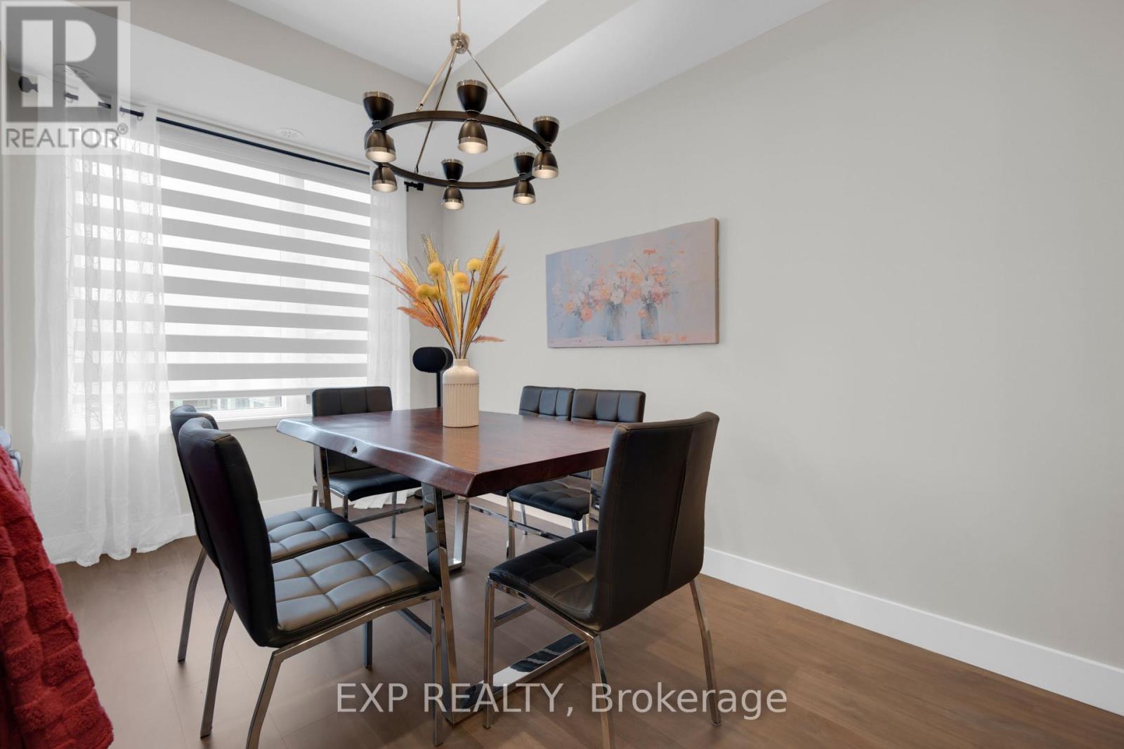 Photo 6 of 112 600 Alex Gardner Circle, Aurora ON
