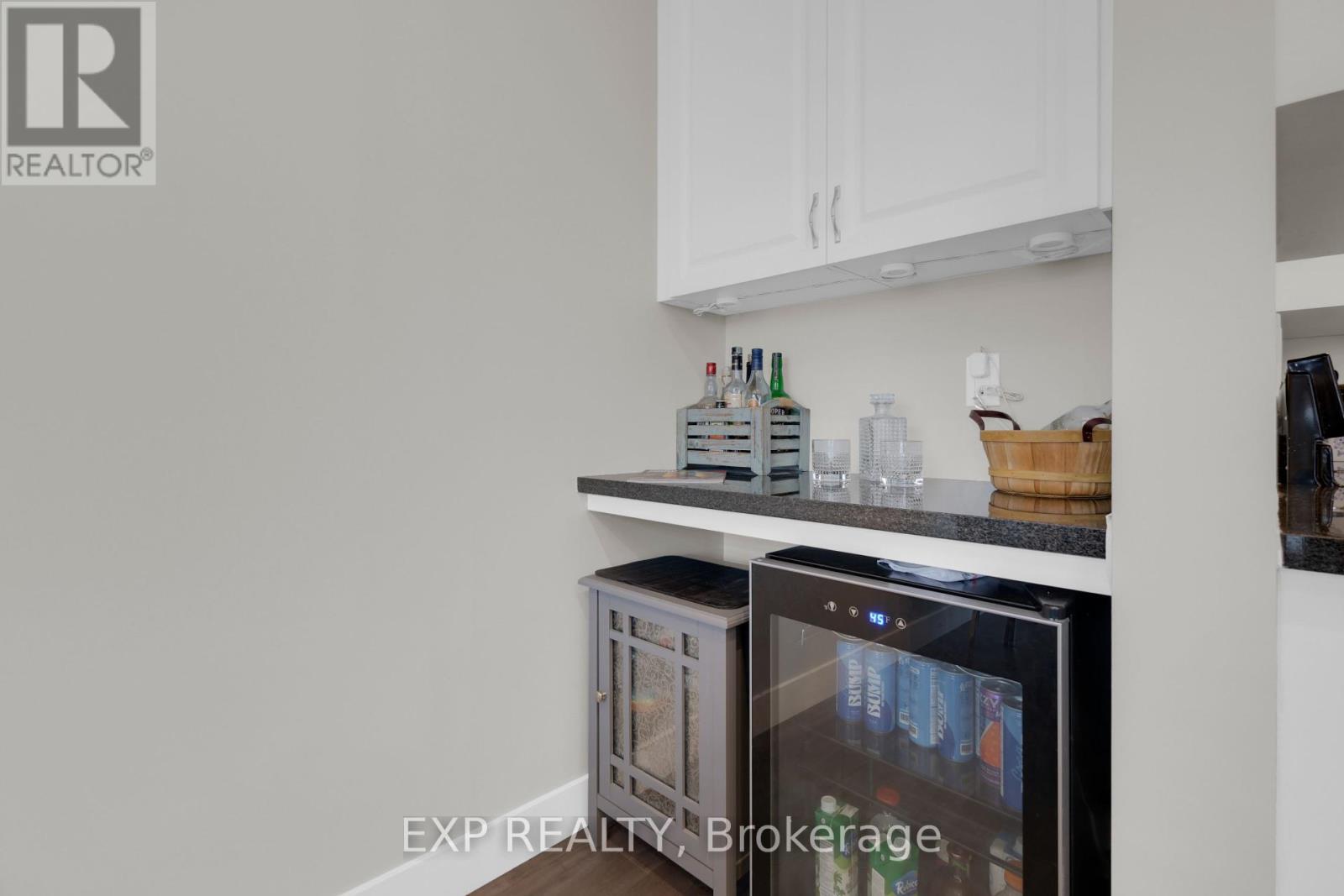 Photo 8 of 112 600 Alex Gardner Circle, Aurora ON