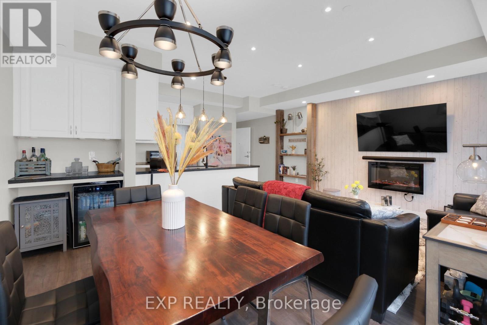 Photo 9 of 112 600 Alex Gardner Circle, Aurora ON