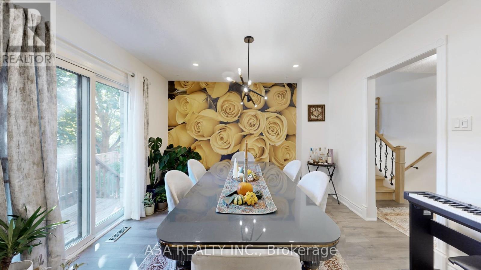 Photo 11 of 17 Beckett Avenue, East Gwillimbury ON