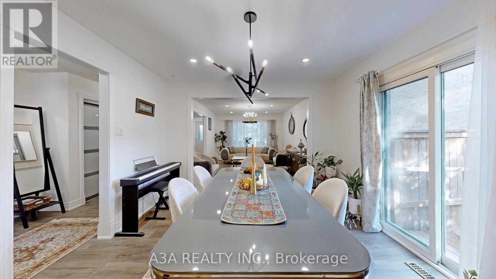Photo 12 of 17 Beckett Avenue, East Gwillimbury ON