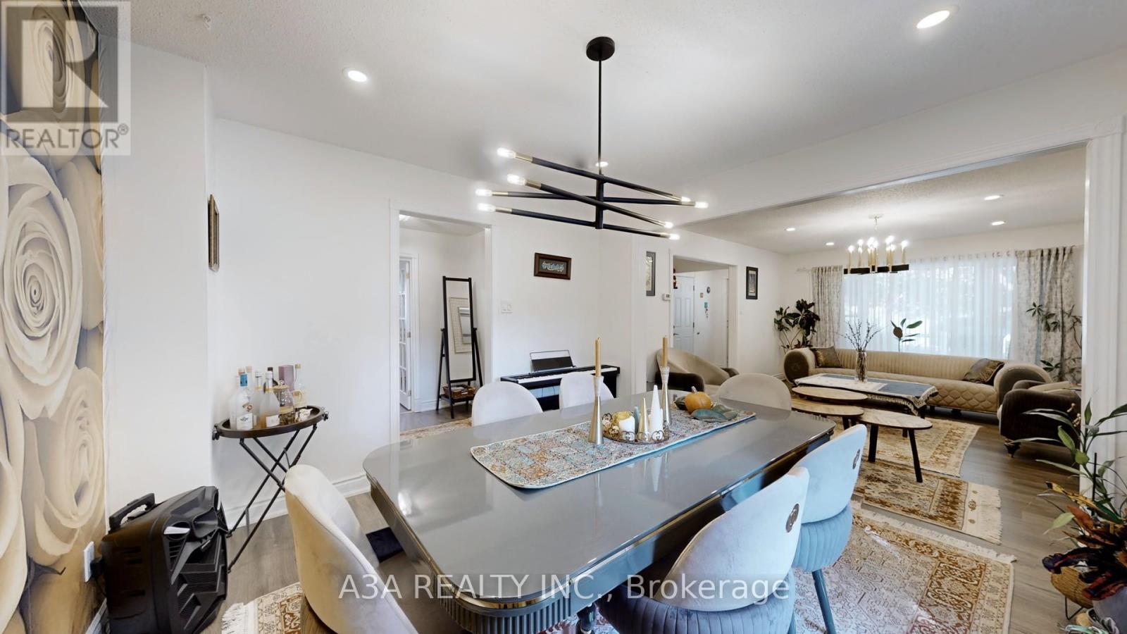 Photo 13 of 17 Beckett Avenue, East Gwillimbury ON