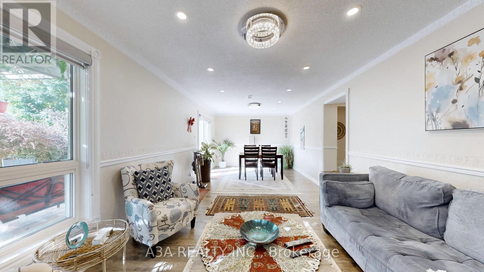 Photo 15 of 17 Beckett Avenue, East Gwillimbury ON