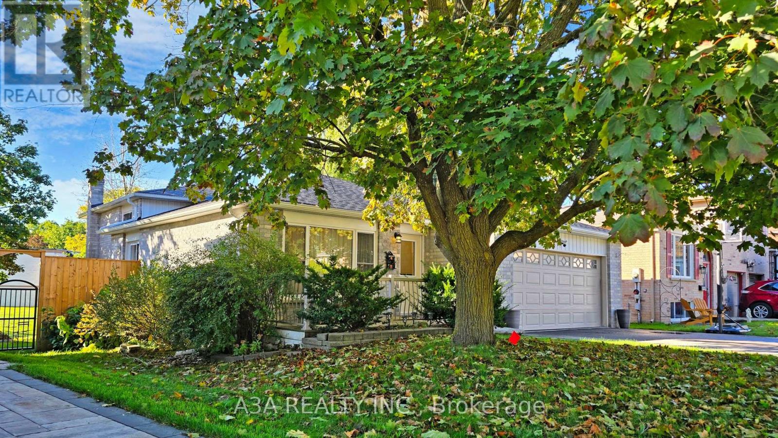 Photo 2 of 17 Beckett Avenue, East Gwillimbury ON