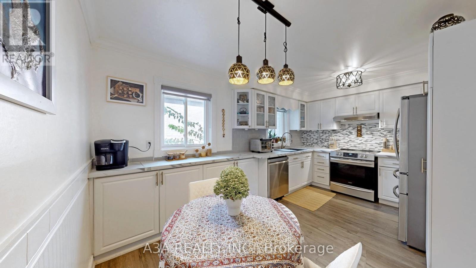Photo 25 of 17 Beckett Avenue, East Gwillimbury ON