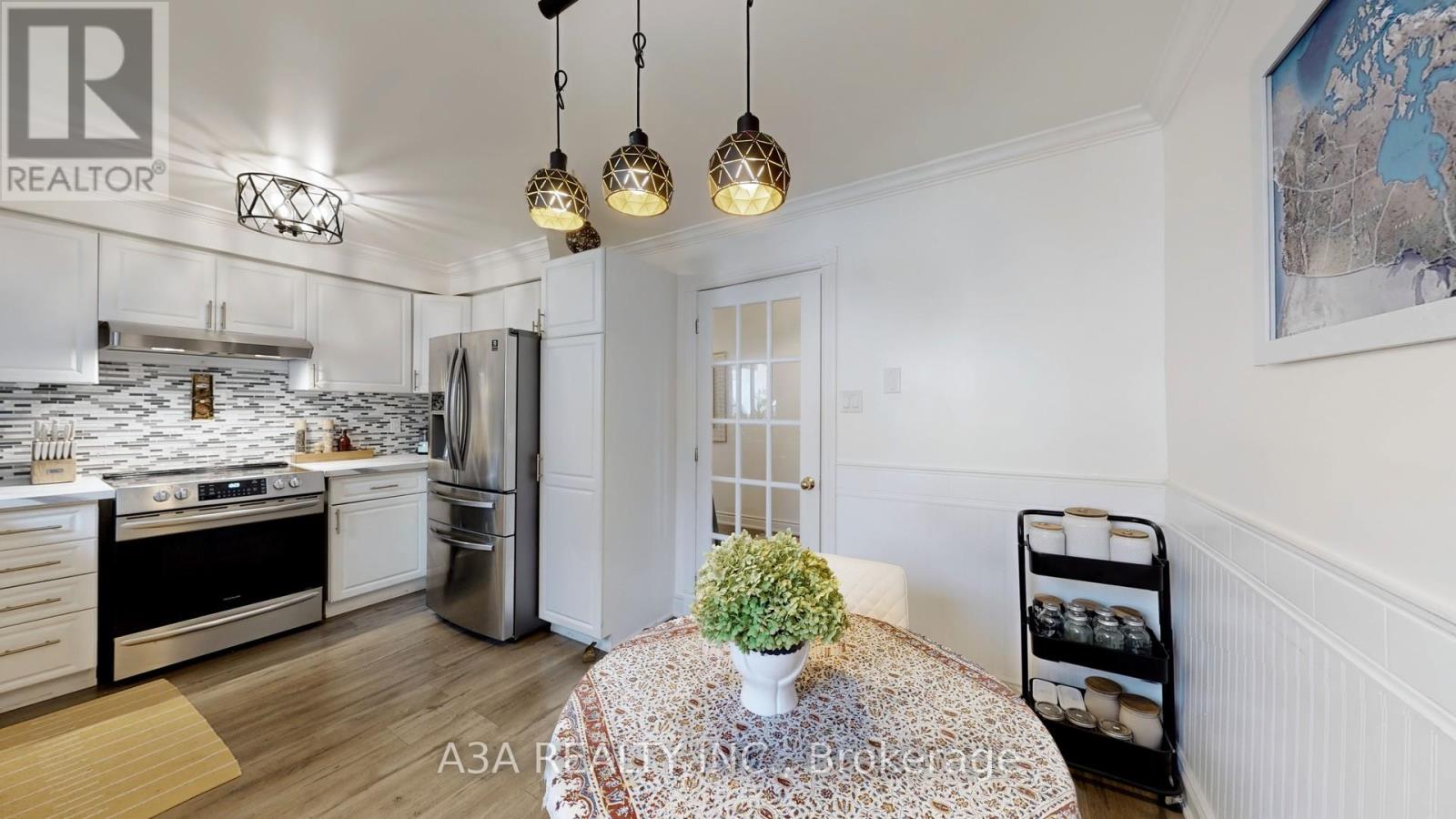 Photo 26 of 17 Beckett Avenue, East Gwillimbury ON