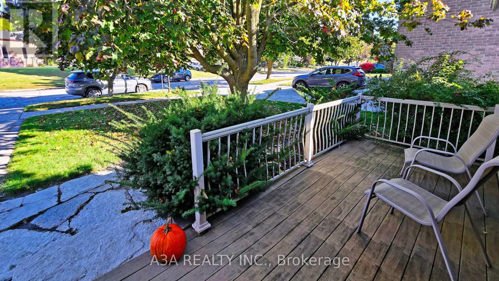 Photo 3 of 17 Beckett Avenue, East Gwillimbury ON