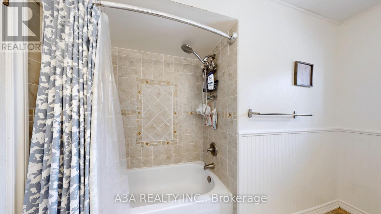 Photo 30 of 17 Beckett Avenue, East Gwillimbury ON