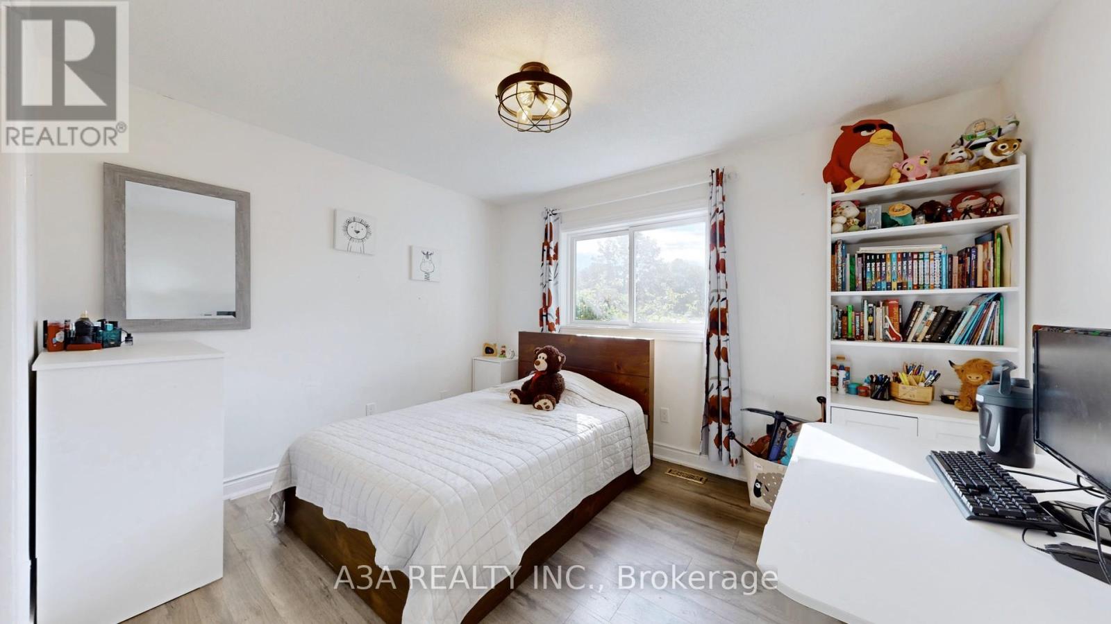 Photo 31 of 17 Beckett Avenue, East Gwillimbury ON