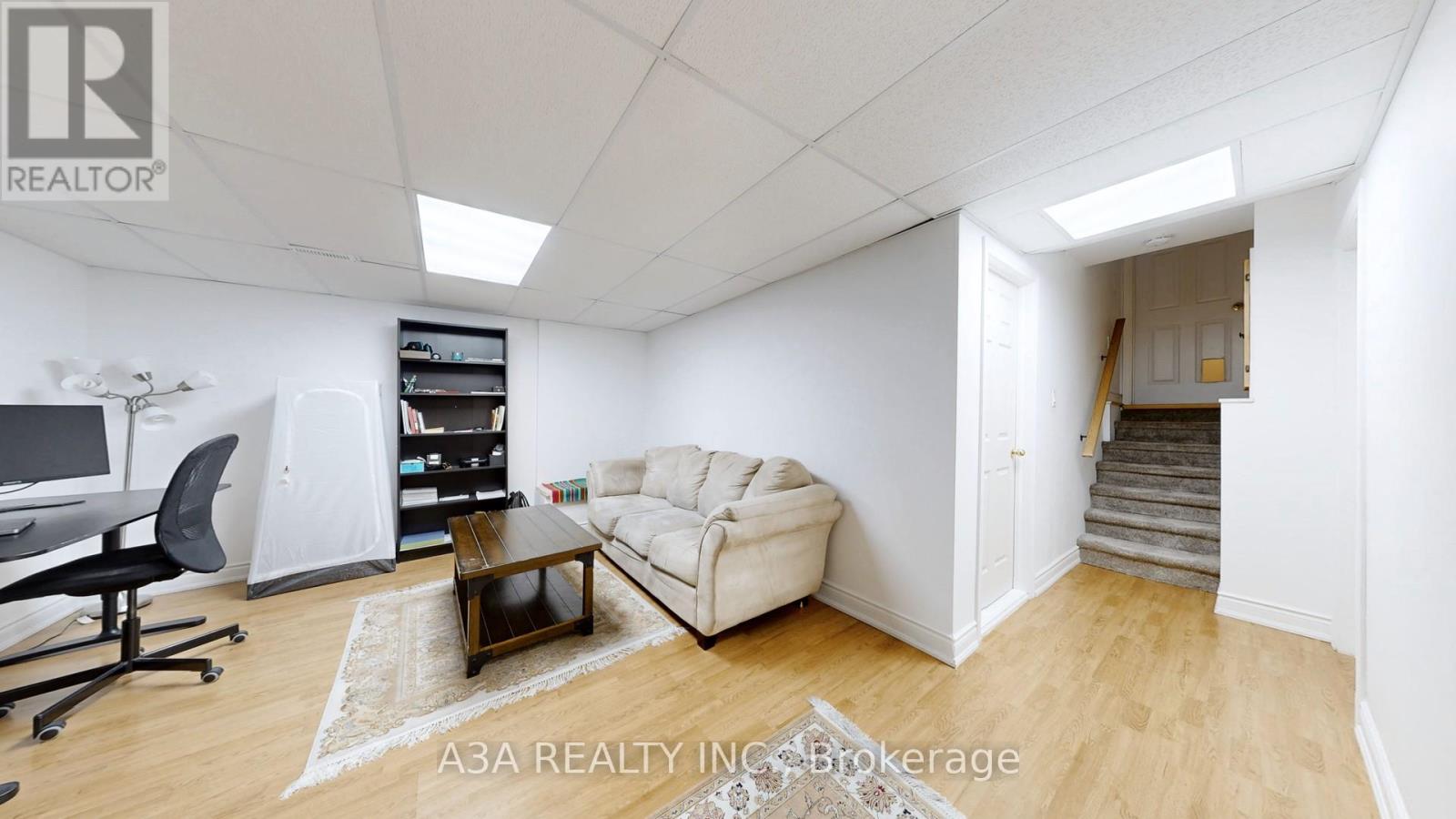 Photo 33 of 17 Beckett Avenue, East Gwillimbury ON