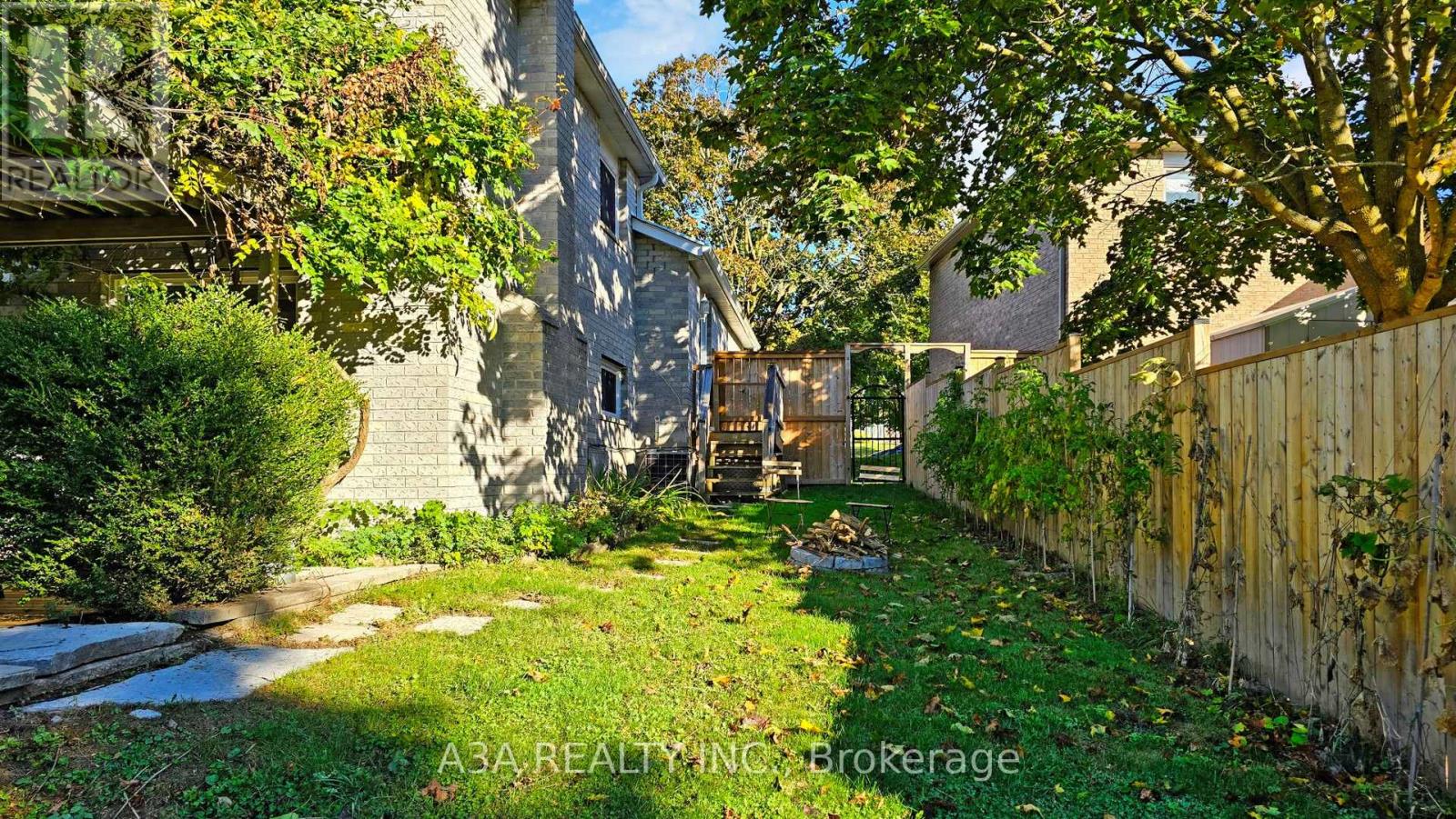 Photo 37 of 17 Beckett Avenue, East Gwillimbury ON