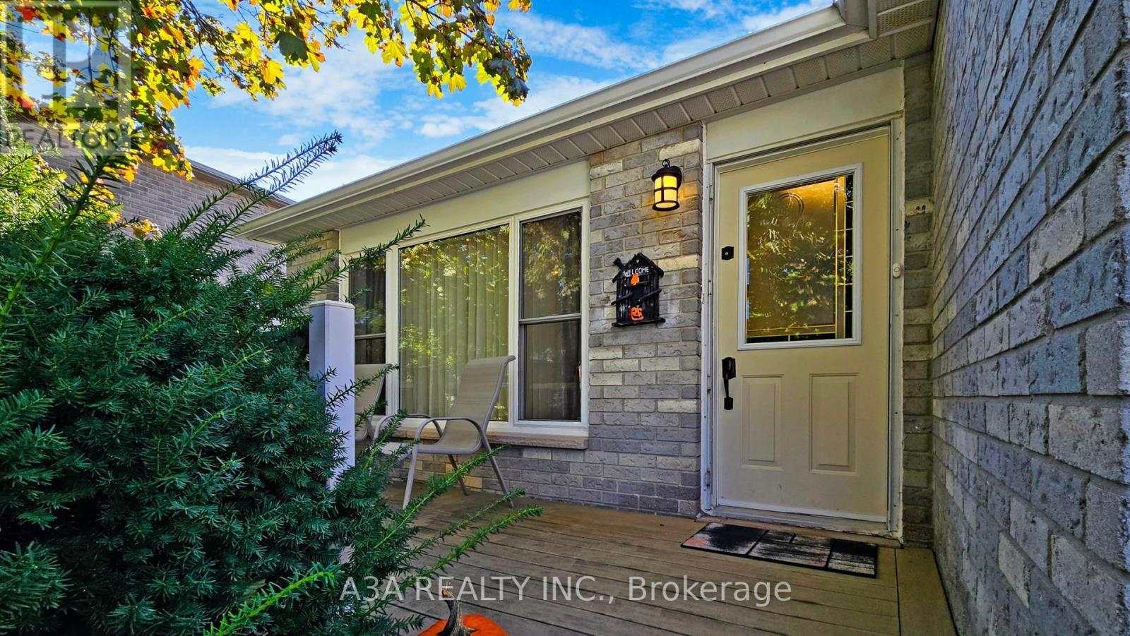 Photo 4 of 17 Beckett Avenue, East Gwillimbury ON