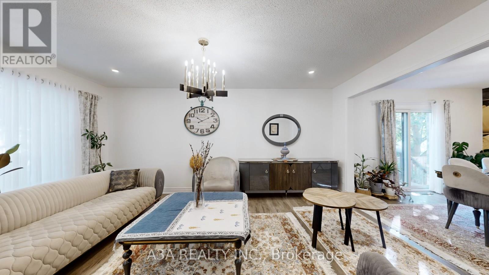 Photo 8 of 17 Beckett Avenue, East Gwillimbury ON