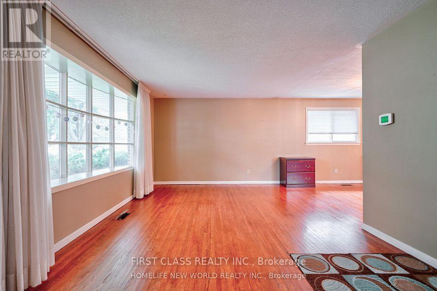Photo 2 of 24 Markhaven Road, Markham ON