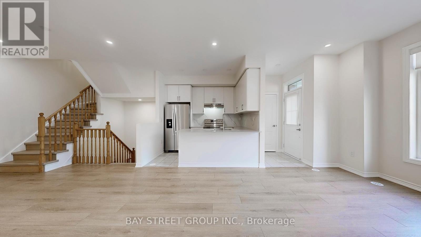 Photo 11 of 22 181 Parktree Drive, Vaughan ON