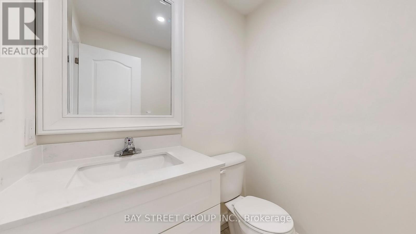 Photo 12 of 22 181 Parktree Drive, Vaughan ON
