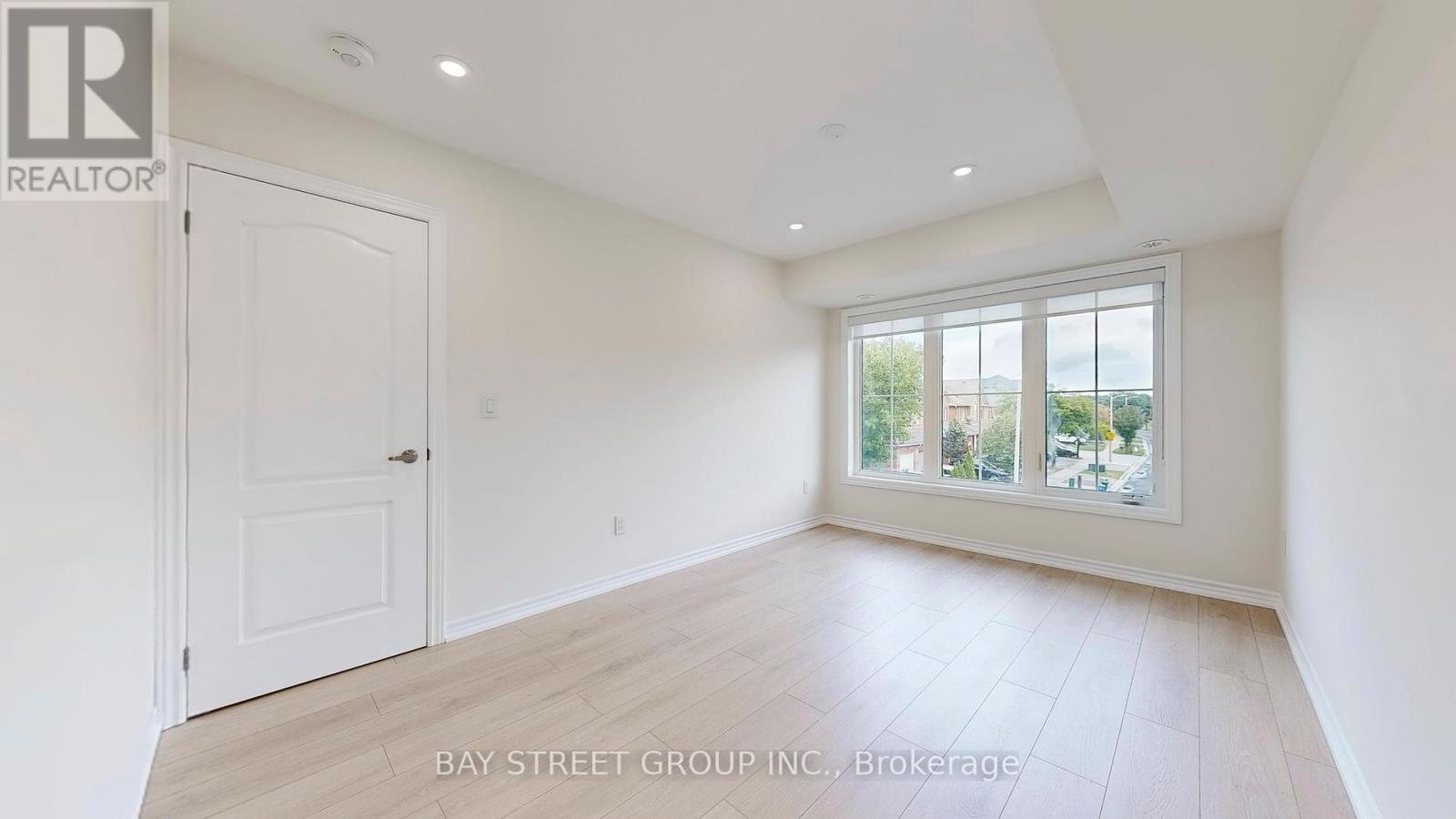 Photo 17 of 22 181 Parktree Drive, Vaughan ON