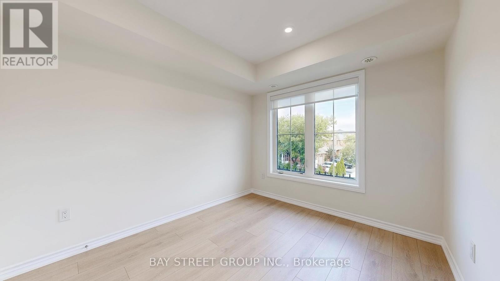 Photo 19 of 22 181 Parktree Drive, Vaughan ON