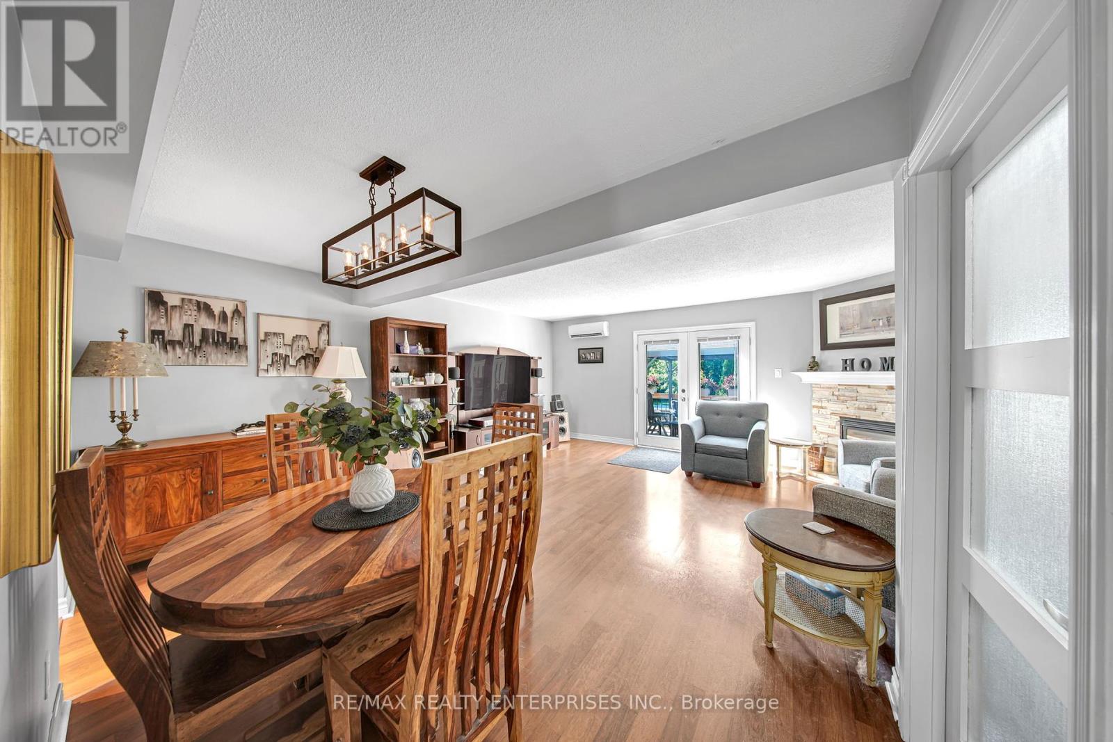 Photo 13 of 5 2056 Lakeshore Road W, Oakville ON