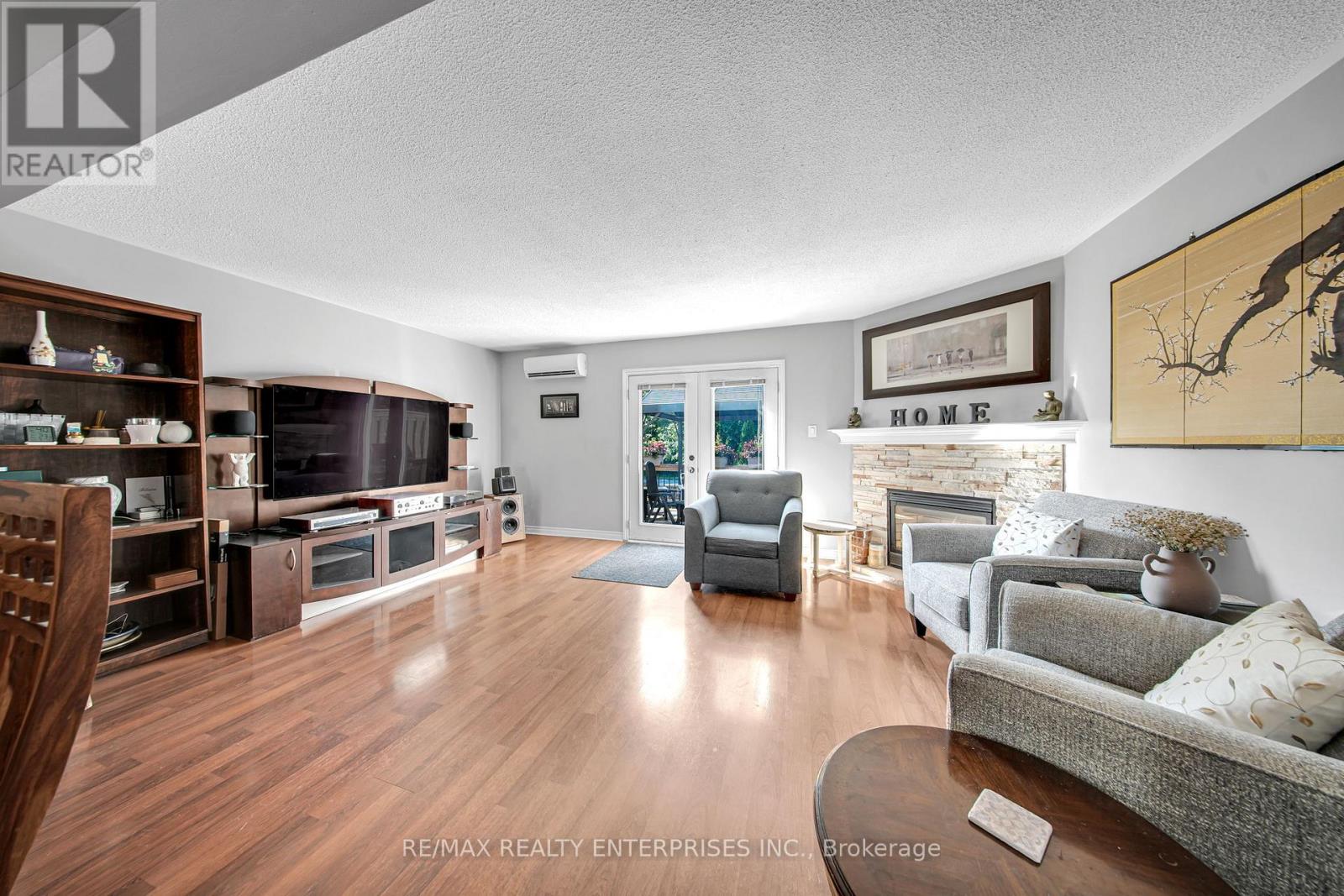 Photo 14 of 5 2056 Lakeshore Road W, Oakville ON