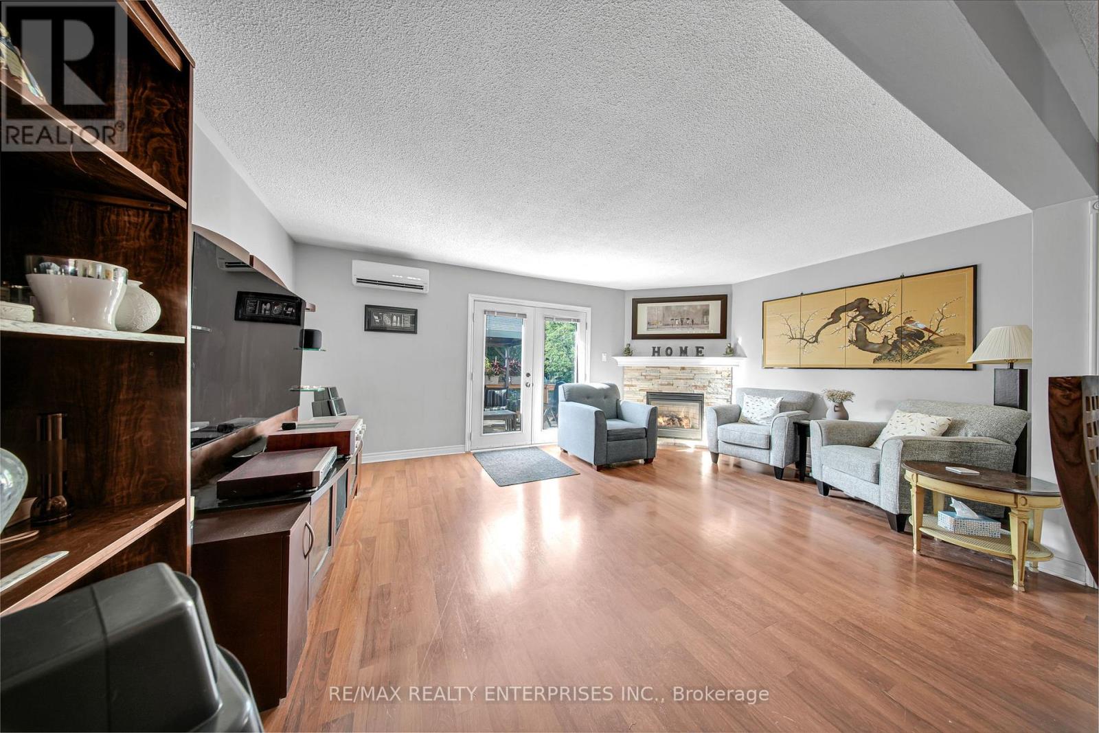 Photo 15 of 5 2056 Lakeshore Road W, Oakville ON