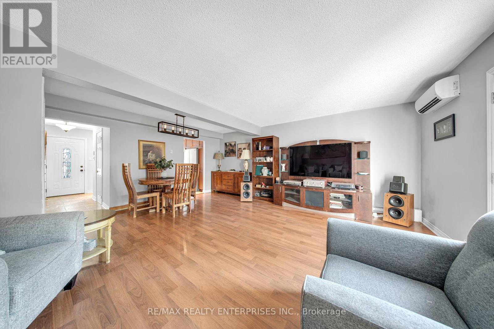 Photo 17 of 5 2056 Lakeshore Road W, Oakville ON