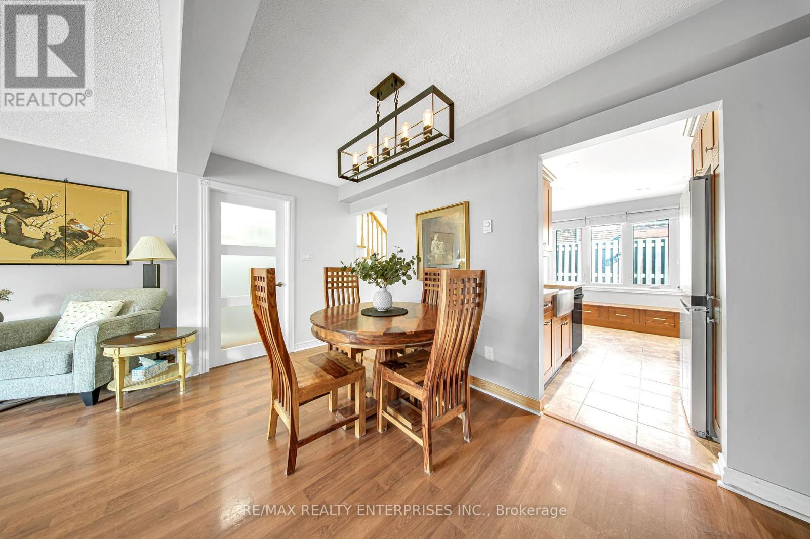 Photo 18 of 5 2056 Lakeshore Road W, Oakville ON