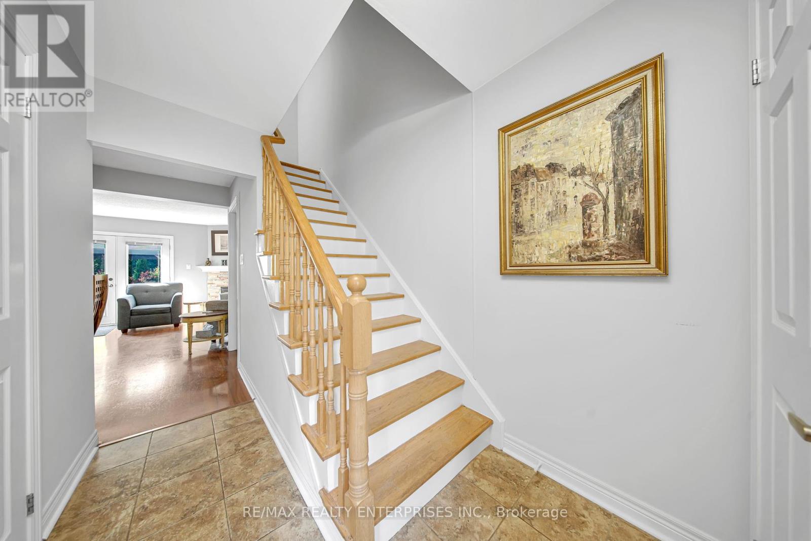 Photo 19 of 5 2056 Lakeshore Road W, Oakville ON