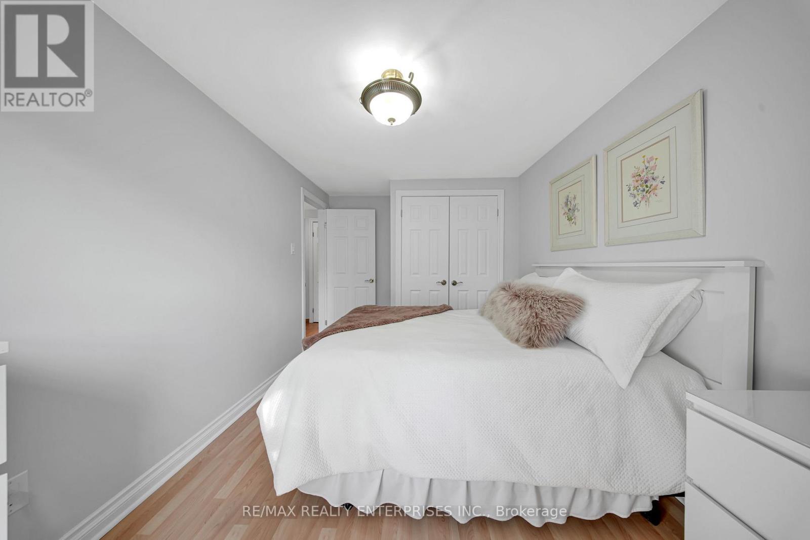 Photo 22 of 5 2056 Lakeshore Road W, Oakville ON