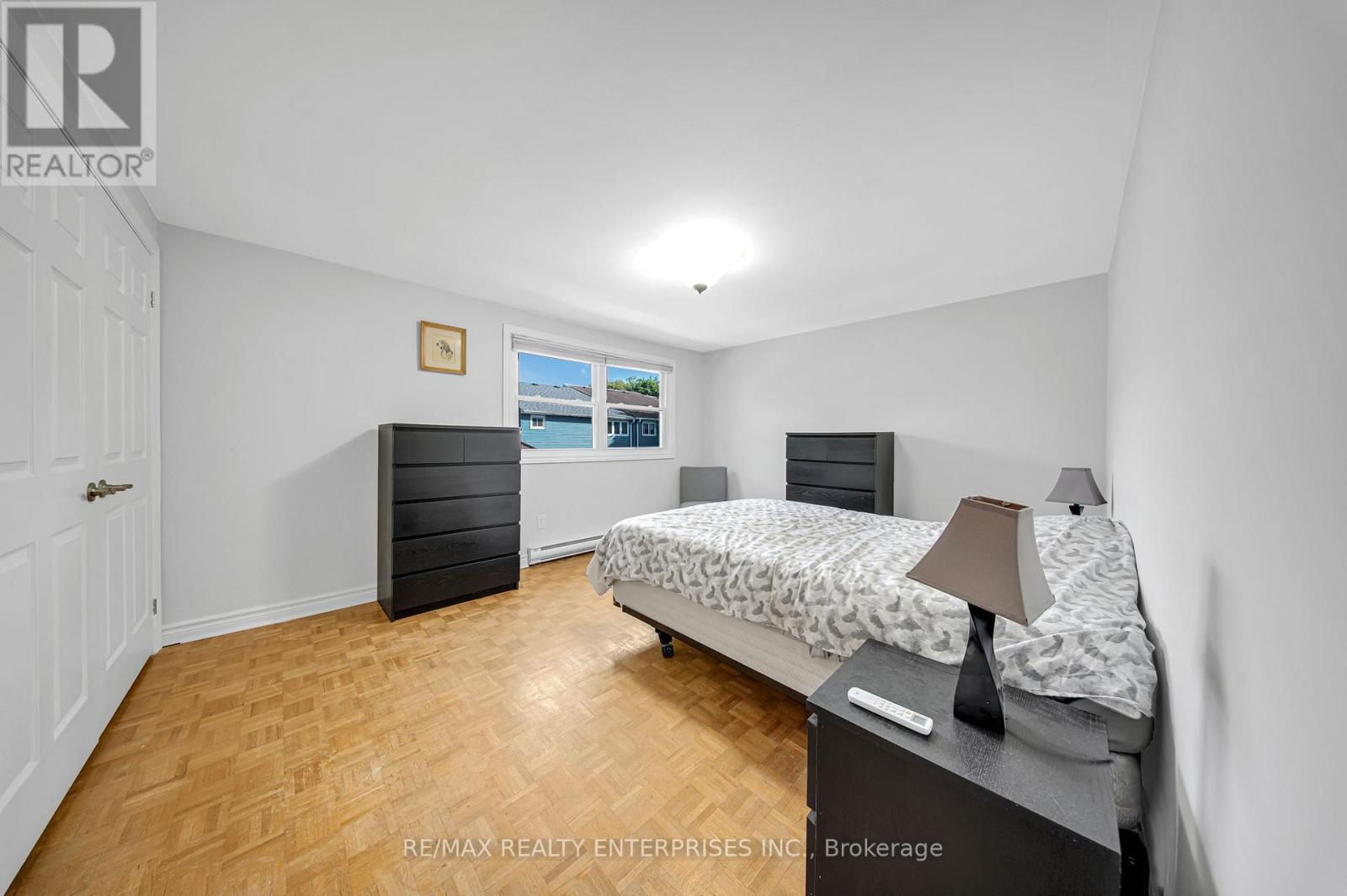 Photo 26 of 5 2056 Lakeshore Road W, Oakville ON