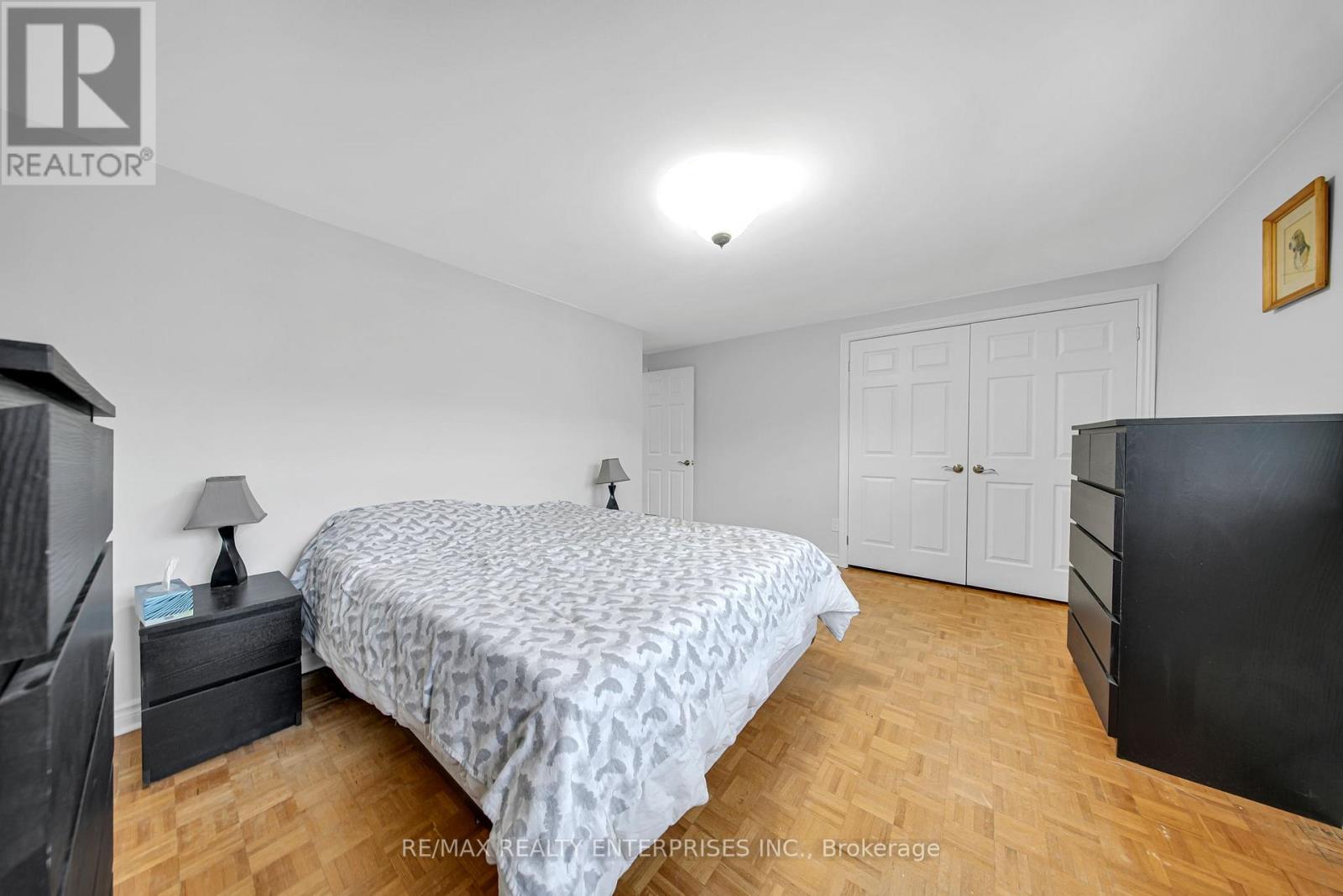 Photo 27 of 5 2056 Lakeshore Road W, Oakville ON